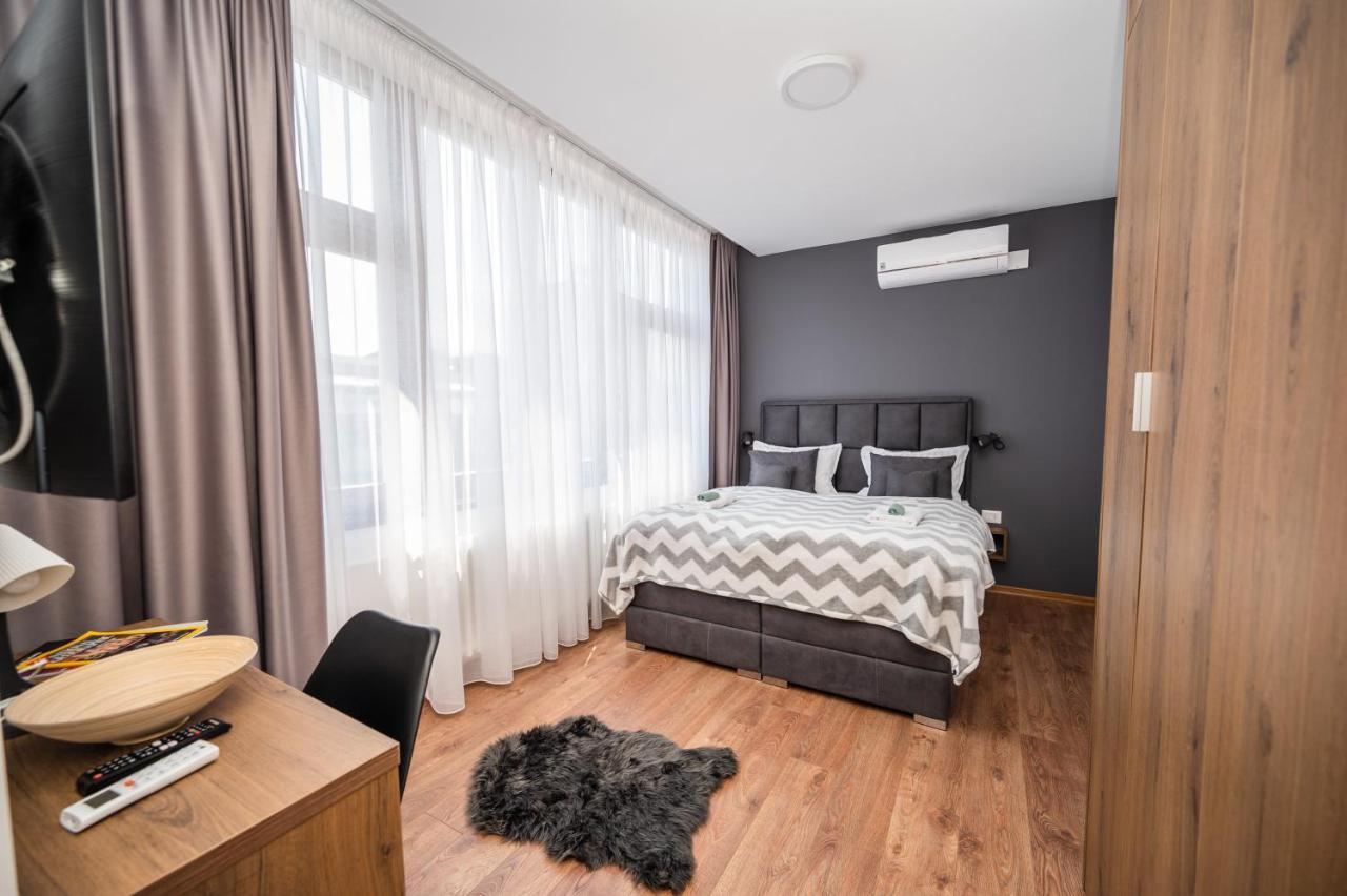 Modern And Bright Apartments - Main Street Сараево Экстерьер фото