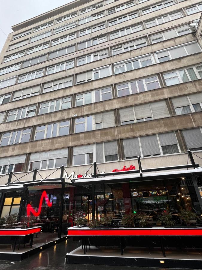 Modern And Bright Apartments - Main Street Сараево Экстерьер фото